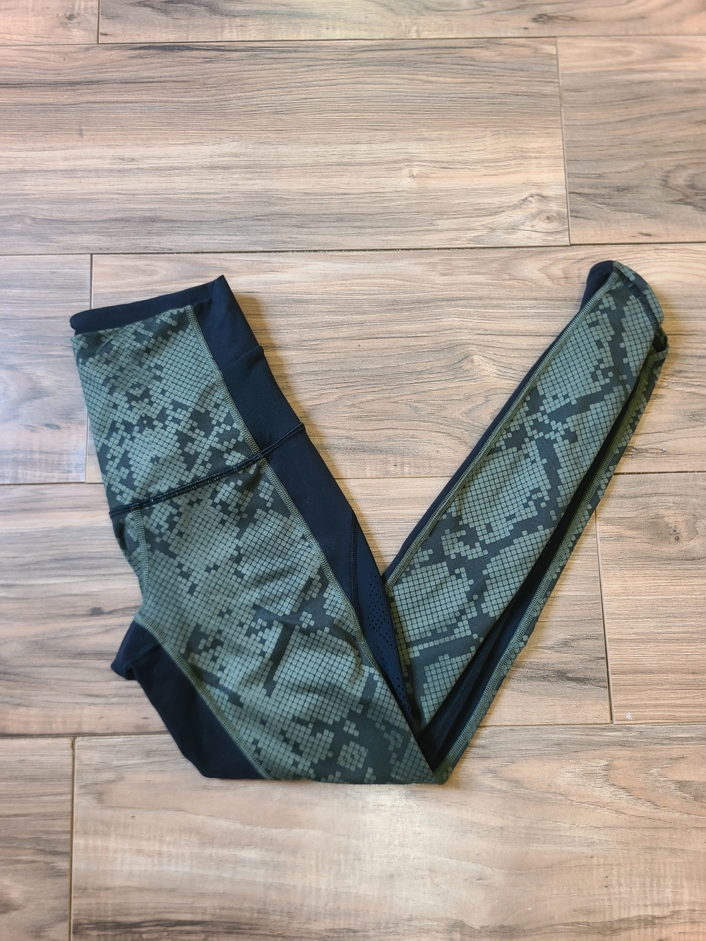 Lululemon Beyond Boundaries High Rise Tight Snake Print Leggings Size 2 Rare